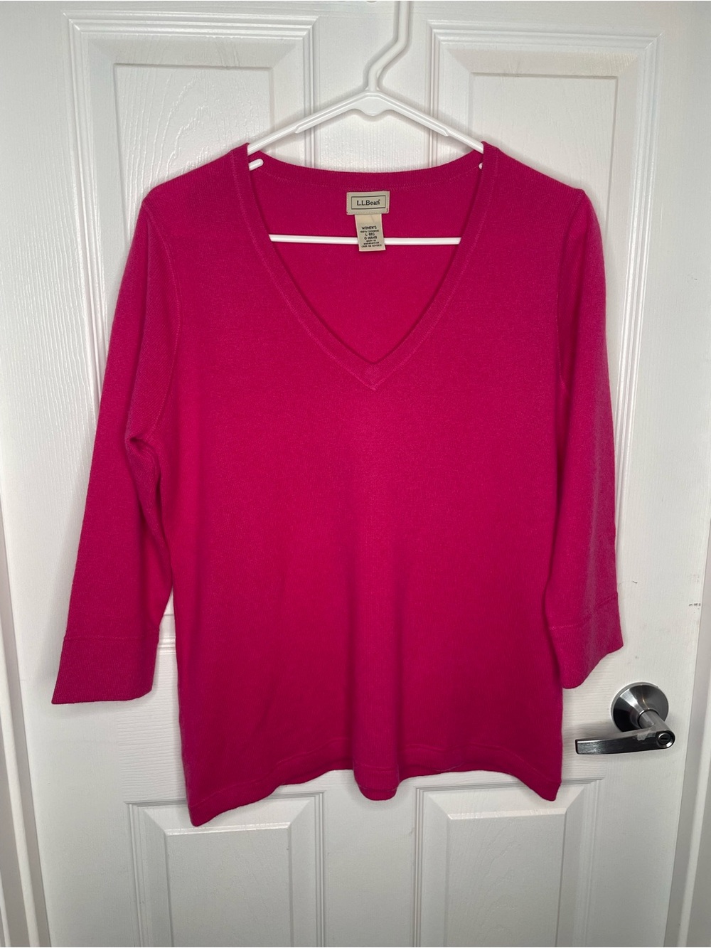 L.L. Bean 100% Cashmere V-Neck Sweater Comfy Cozy Luxury in Bright Fuchsia L